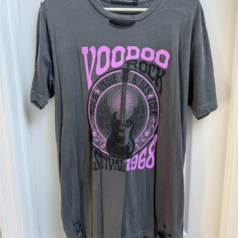Voodoo Rock Graphic Tee in Gray and Pink